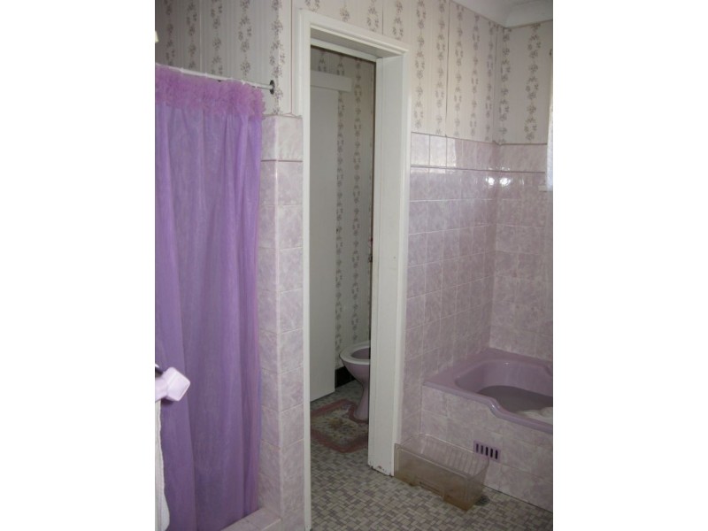 2 First Ave, Macquarie Fields NSW 2564