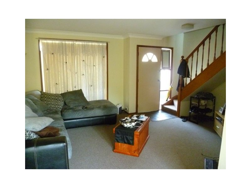 2/11 Arbroath Place, St Andrews NSW 2566