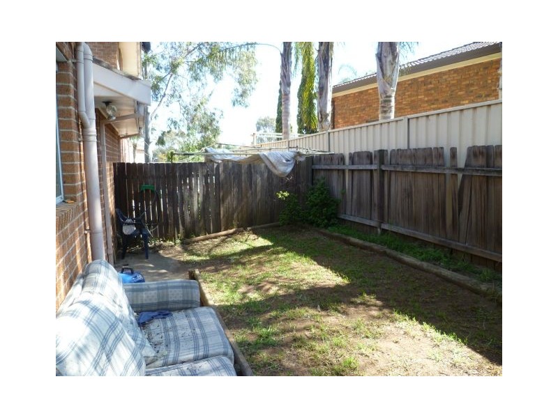 2/11 Arbroath Place, St Andrews NSW 2566