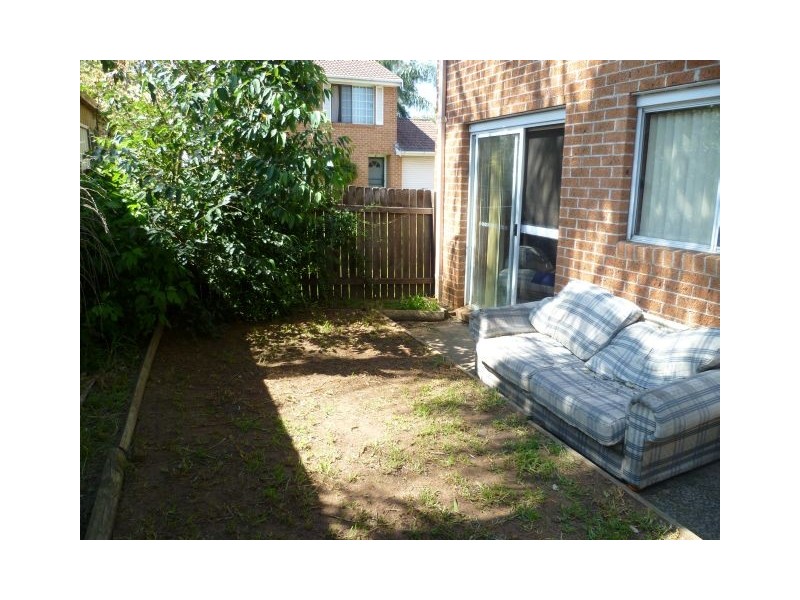 2/11 Arbroath Place, St Andrews NSW 2566