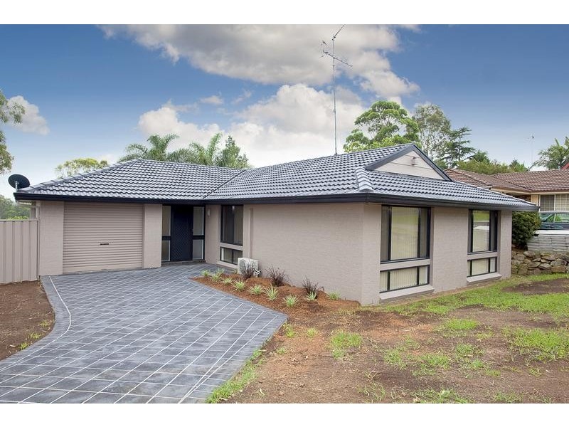 11 Salter Avenue, Minto NSW 2566