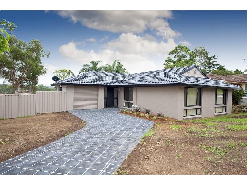 11 Salter Avenue, Minto NSW 2566