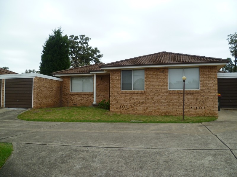 10/4  Sitella Place, Ingleburn NSW 2565