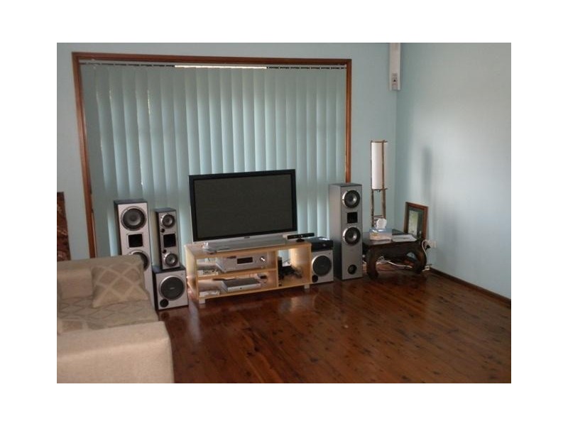 80 Evelyn Street, Macquarie Fields NSW 2564