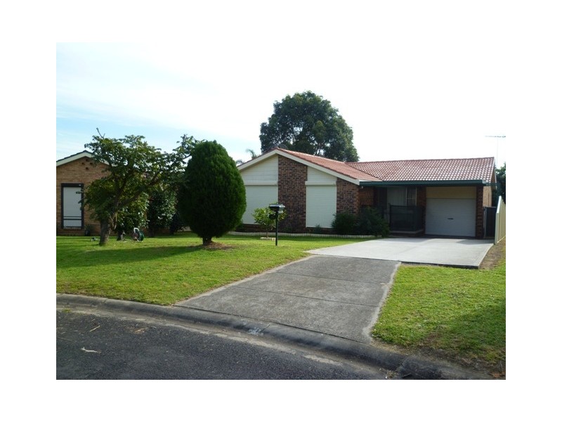 15 Kitava Place, Glenfield NSW 2167