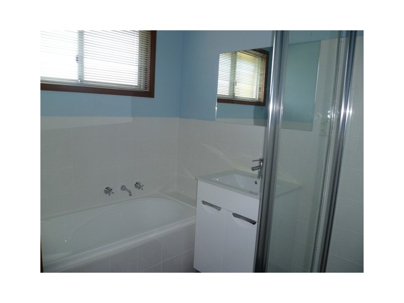 15 Kitava Place, Glenfield NSW 2167