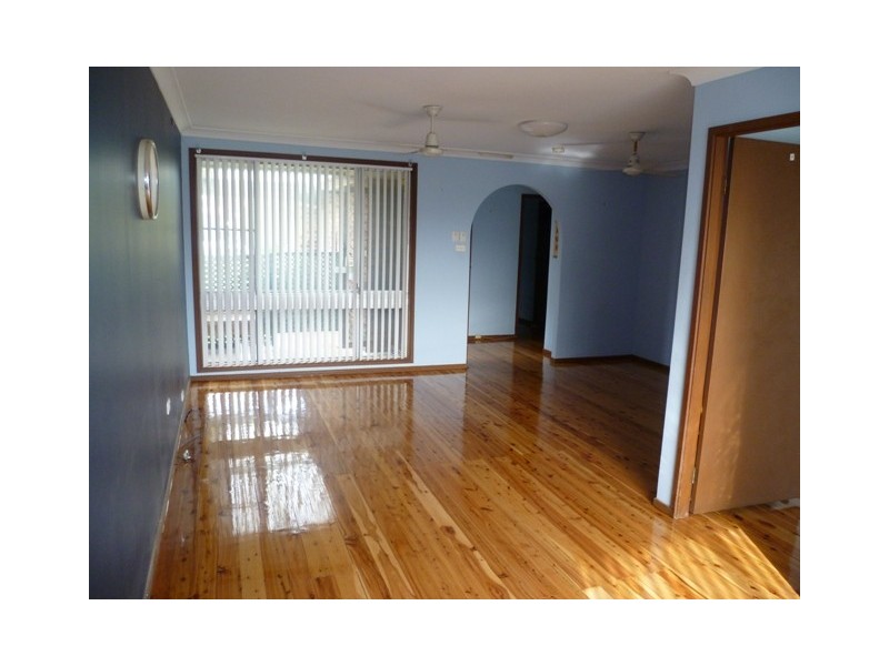 15 Kitava Place, Glenfield NSW 2167