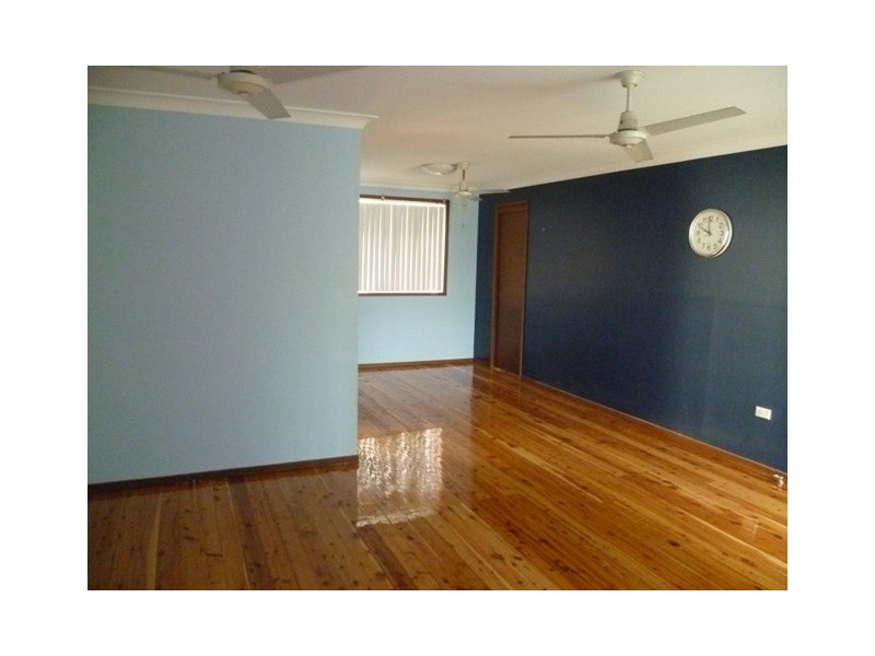 15 Kitava Place, Glenfield NSW 2167