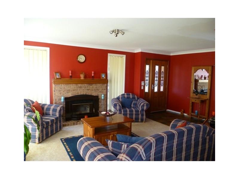 2 Watson Place, Minto NSW 2566