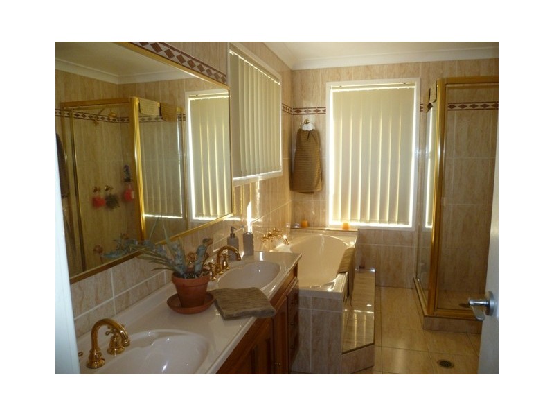 2 Watson Place, Minto NSW 2566