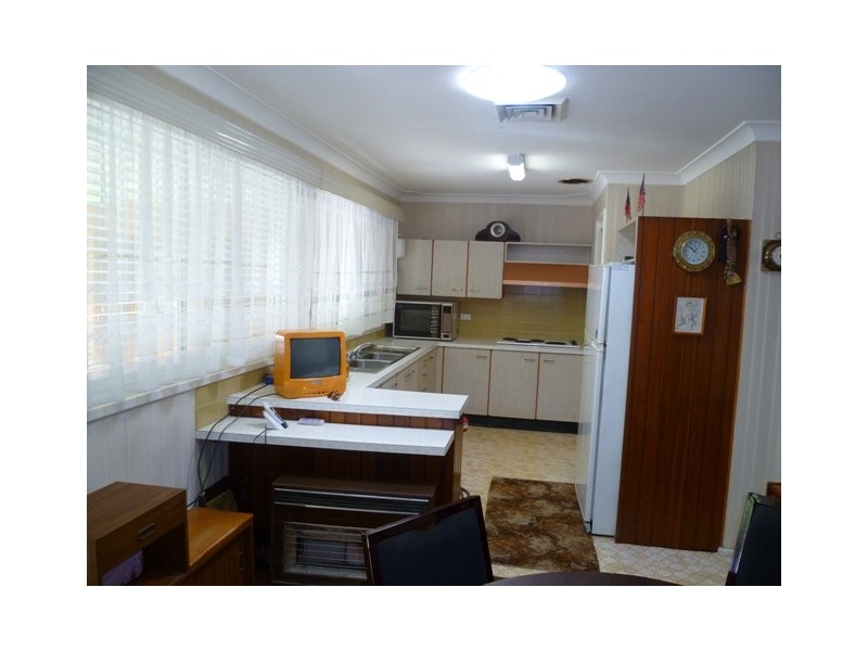 8 Wentworth Avenue, Glenfield NSW 2167