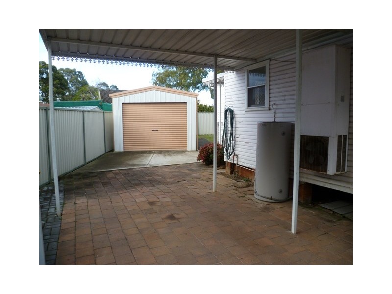 40 Wattle Avenue, Macquarie Fields NSW 2564