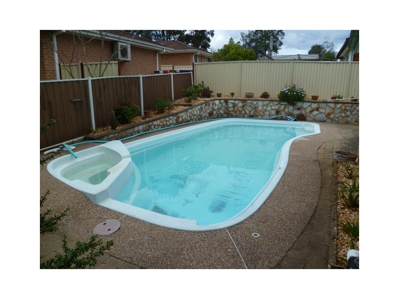 4 Collis Place, Minto NSW 2566