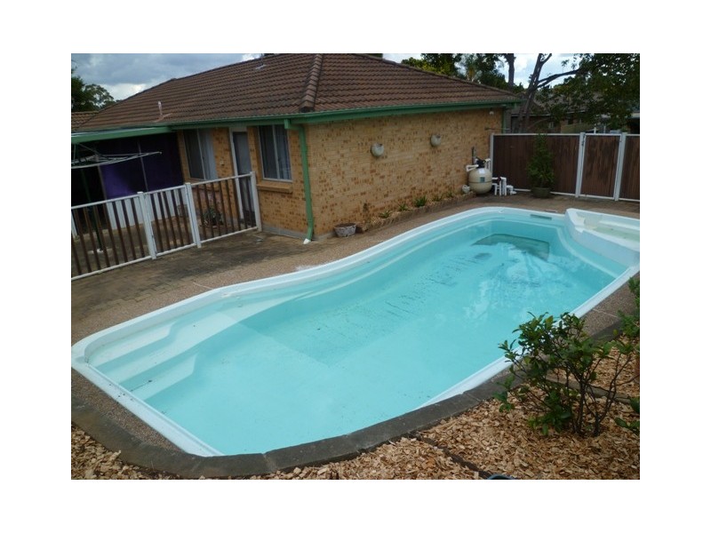 4 Collis Place, Minto NSW 2566