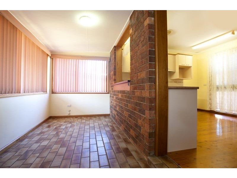 25 Pickett Avenue, Minto NSW 2566