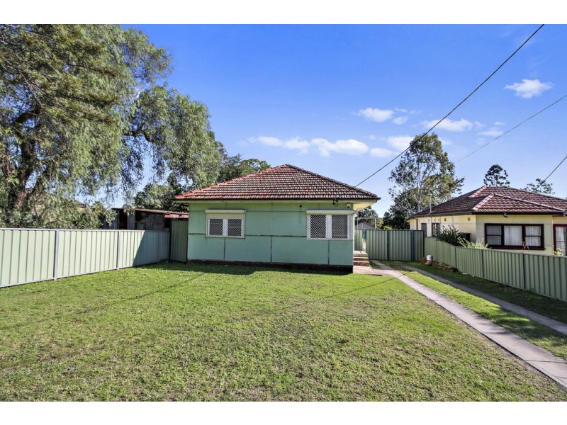 7 Church Street, Macquarie Fields NSW 2564