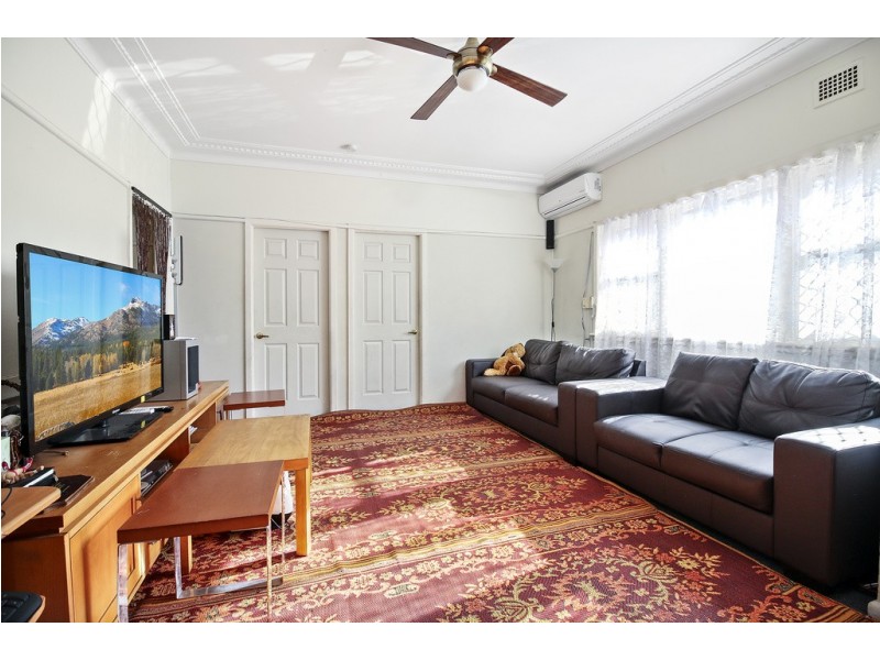 7 Church Street, Macquarie Fields NSW 2564
