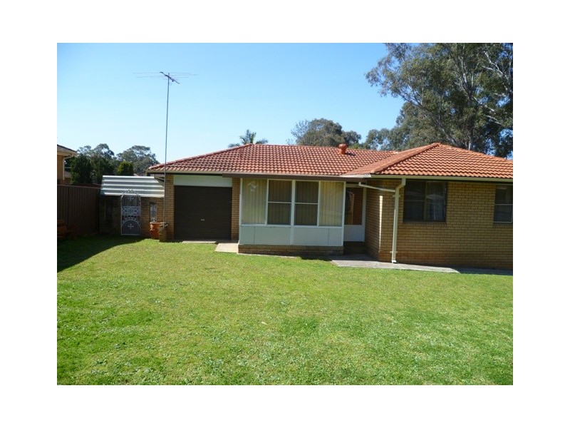 9 Fiona Place, Ingleburn NSW 2565