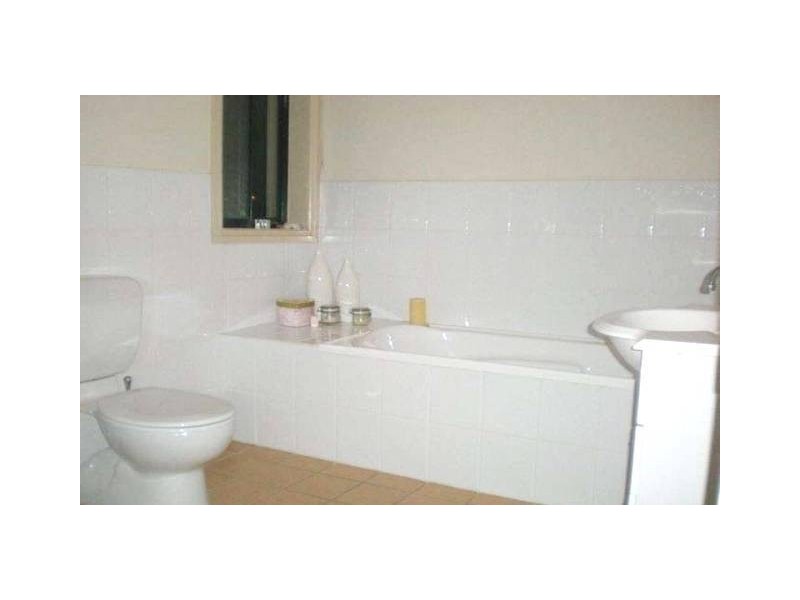 8/124 Saywell Road, Macquarie Fields NSW 2564