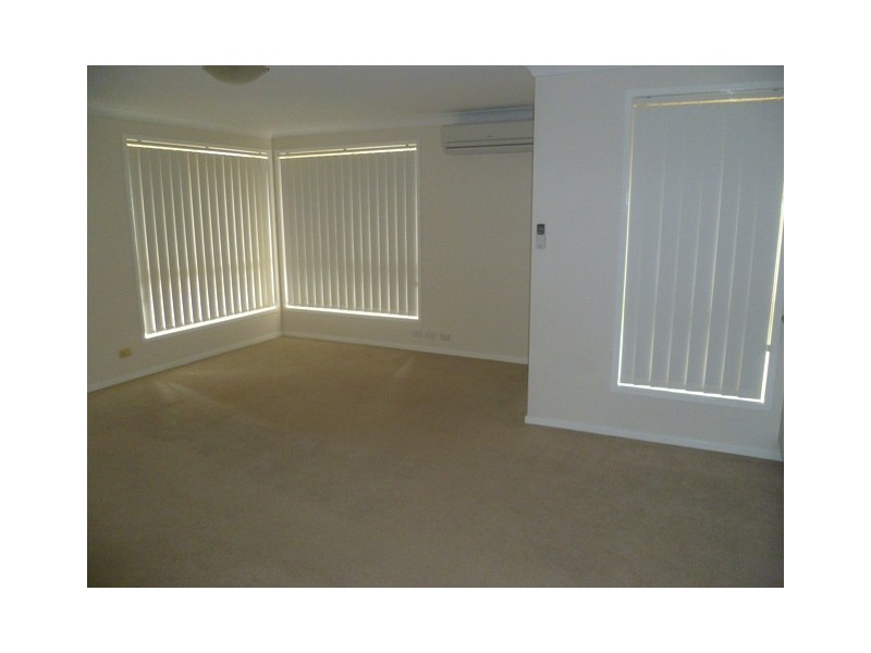 1/1 Waratah Crescent, Macquarie Fields NSW 2564