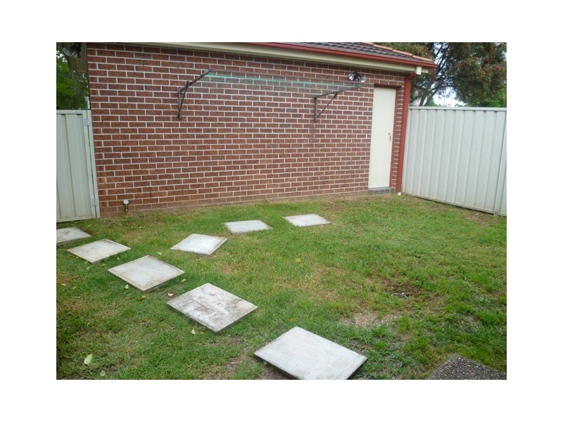 1/1 Waratah Crescent, Macquarie Fields NSW 2564