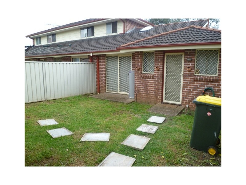 1/1 Waratah Crescent, Macquarie Fields NSW 2564