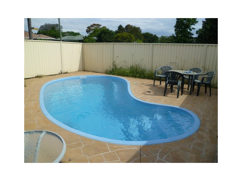 1/15A Phyllis Street, Minto NSW 2566