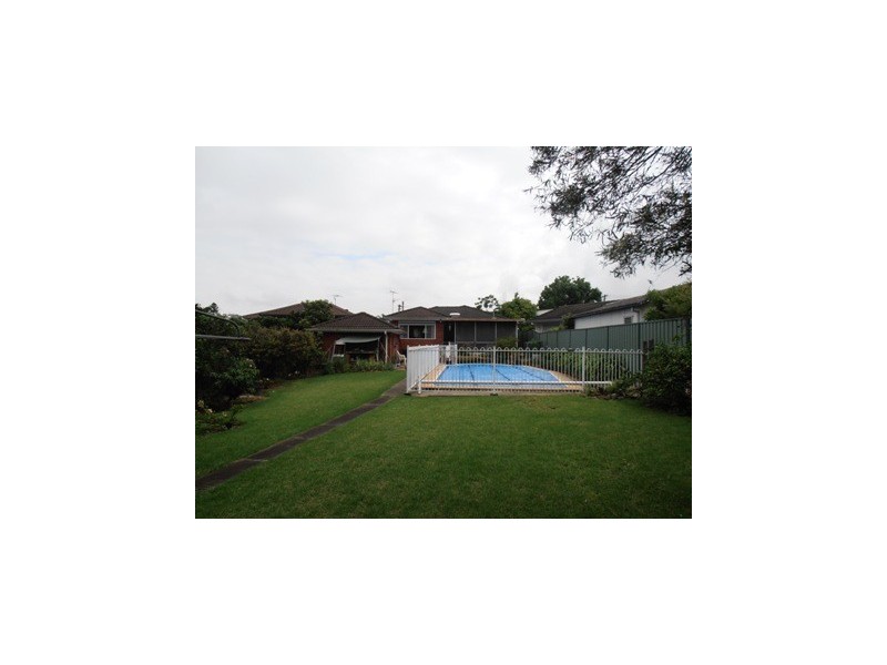 3 Caley Rd, Bradbury NSW 2560