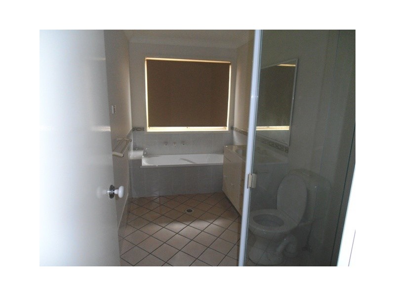 38 Norman Dunlop Crescent, Minto NSW 2566