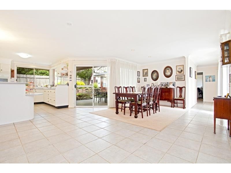 6 Curran Avenue, Macquarie Fields NSW 2564