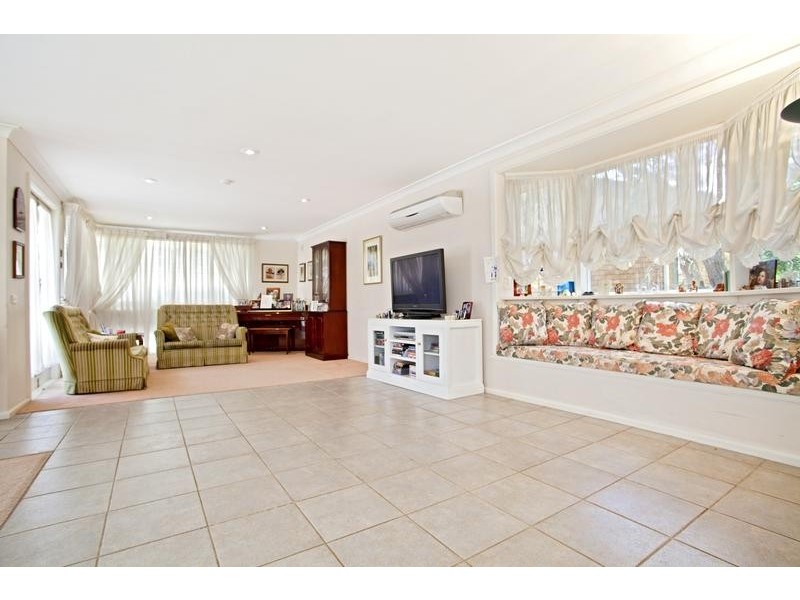 6 Curran Avenue, Macquarie Fields NSW 2564