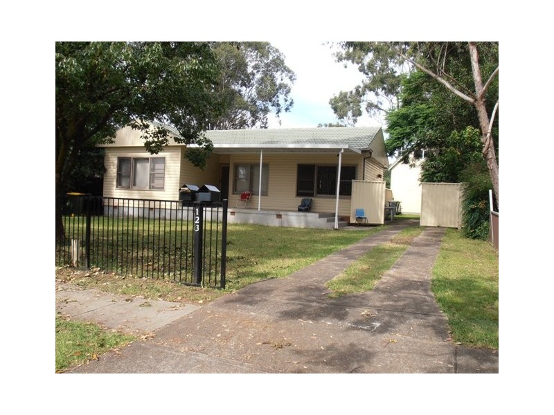 123 Parliament Road, Macquarie Fields NSW 2564