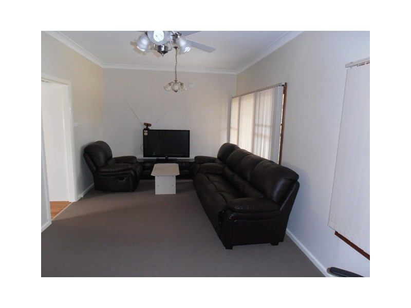 123 Parliament Road, Macquarie Fields NSW 2564