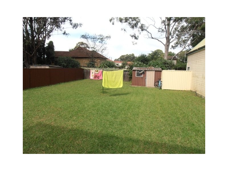 123 Parliament Road, Macquarie Fields NSW 2564