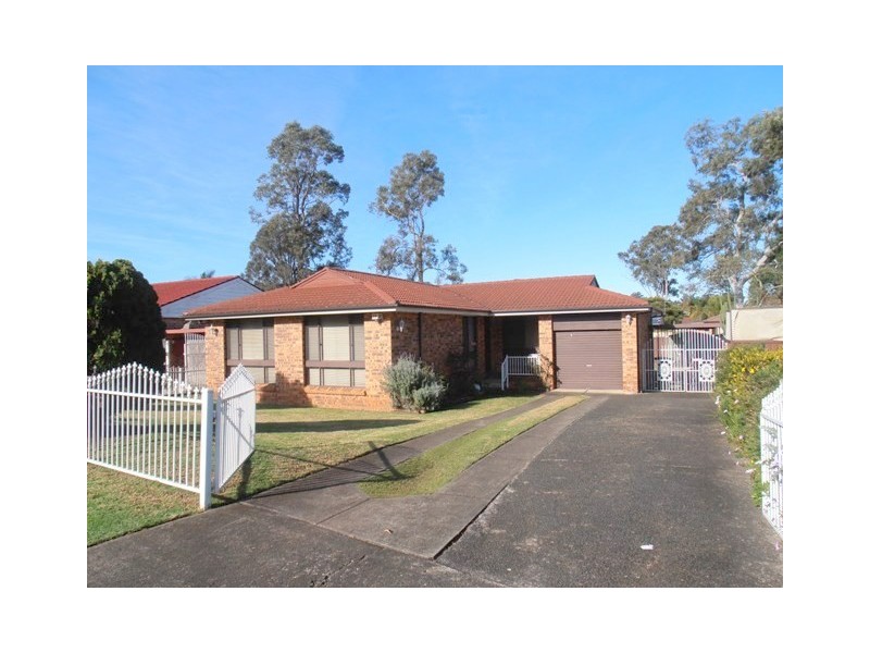 6 Hyacinth Avenue, Macquarie Fields NSW 2564