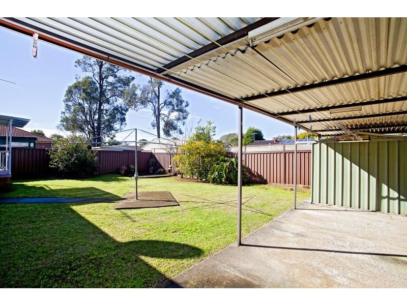 6 Hyacinth Avenue, Macquarie Fields NSW 2564