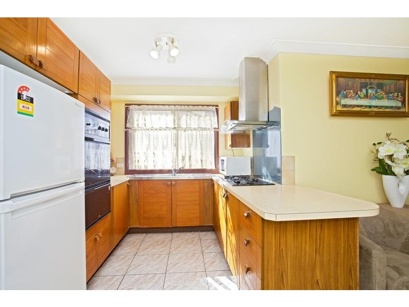 6 Hyacinth Avenue, Macquarie Fields NSW 2564