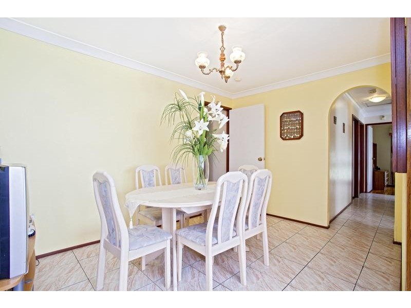 6 Hyacinth Avenue, Macquarie Fields NSW 2564