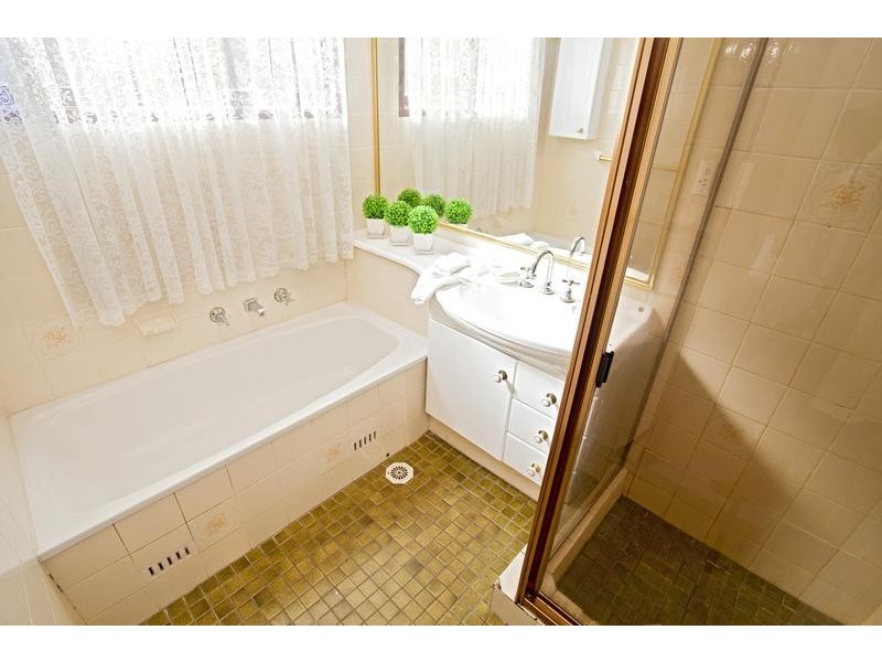 6 Hyacinth Avenue, Macquarie Fields NSW 2564