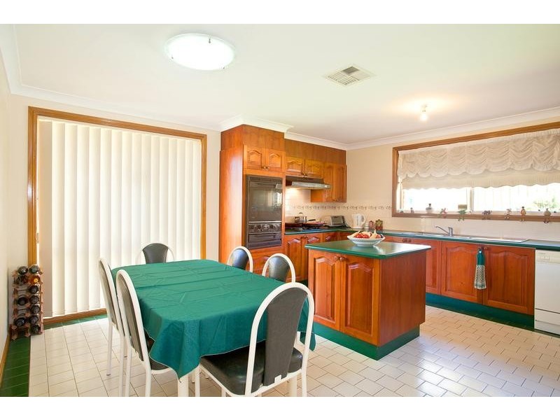 6 Oldsmobile Place, Ingleburn NSW 2565