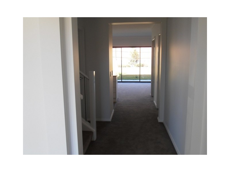 2 Brothers Lane, Glenfield NSW 2167