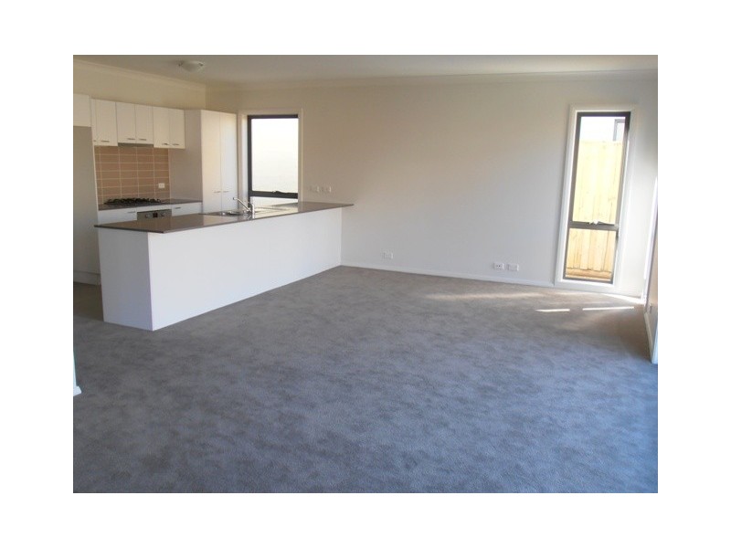 2 Brothers Lane, Glenfield NSW 2167