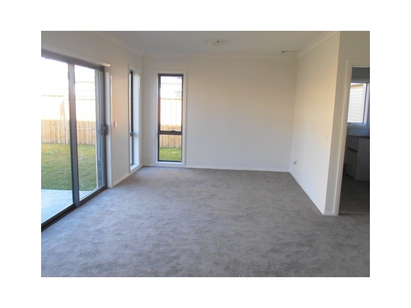 2 Brothers Lane, Glenfield NSW 2167