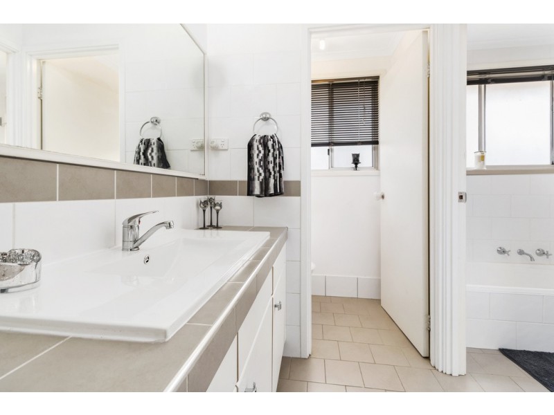 6 Enid Place, Ingleburn NSW 2565