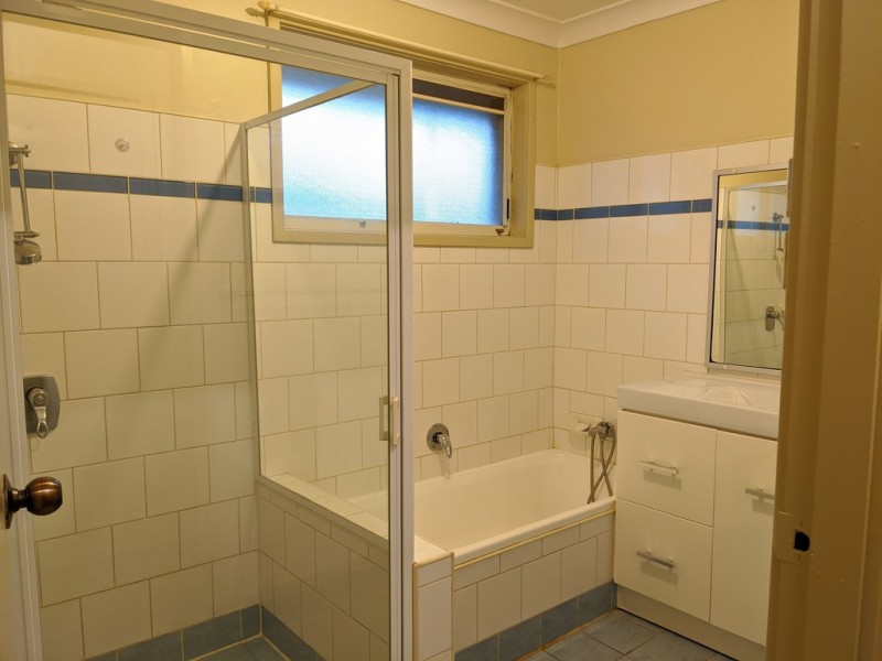 17 Aseki Avenue, Glenfield NSW 2167