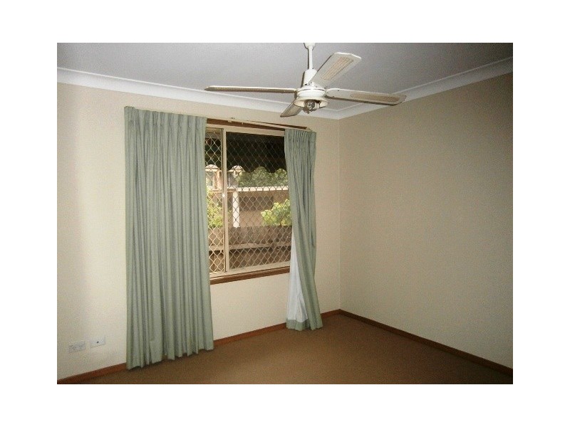 2/23 Fourth Avenue, Macquarie Fields NSW 2564