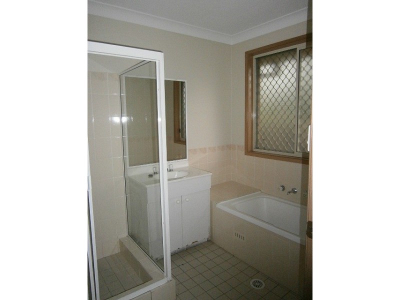 2/23 Fourth Avenue, Macquarie Fields NSW 2564