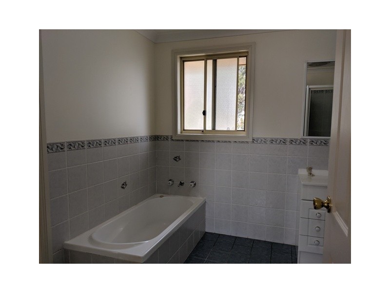 2/172 Cumberland Road, Ingleburn NSW 2565