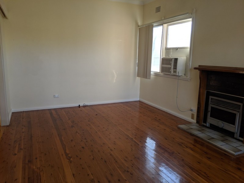 4 Gloucester Street, Macquarie Fields NSW 2564