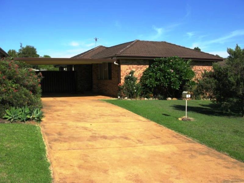 4 Daimler Place, Ingleburn NSW 2565